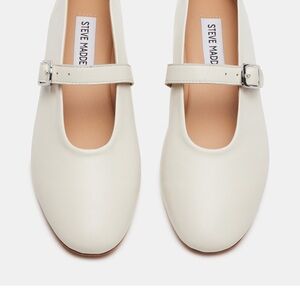 Steve Madden white leather Mary Jane Flats with Silver Buckle